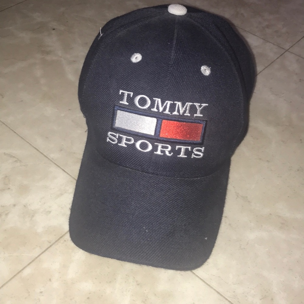 Tommy Hilfiger hat
